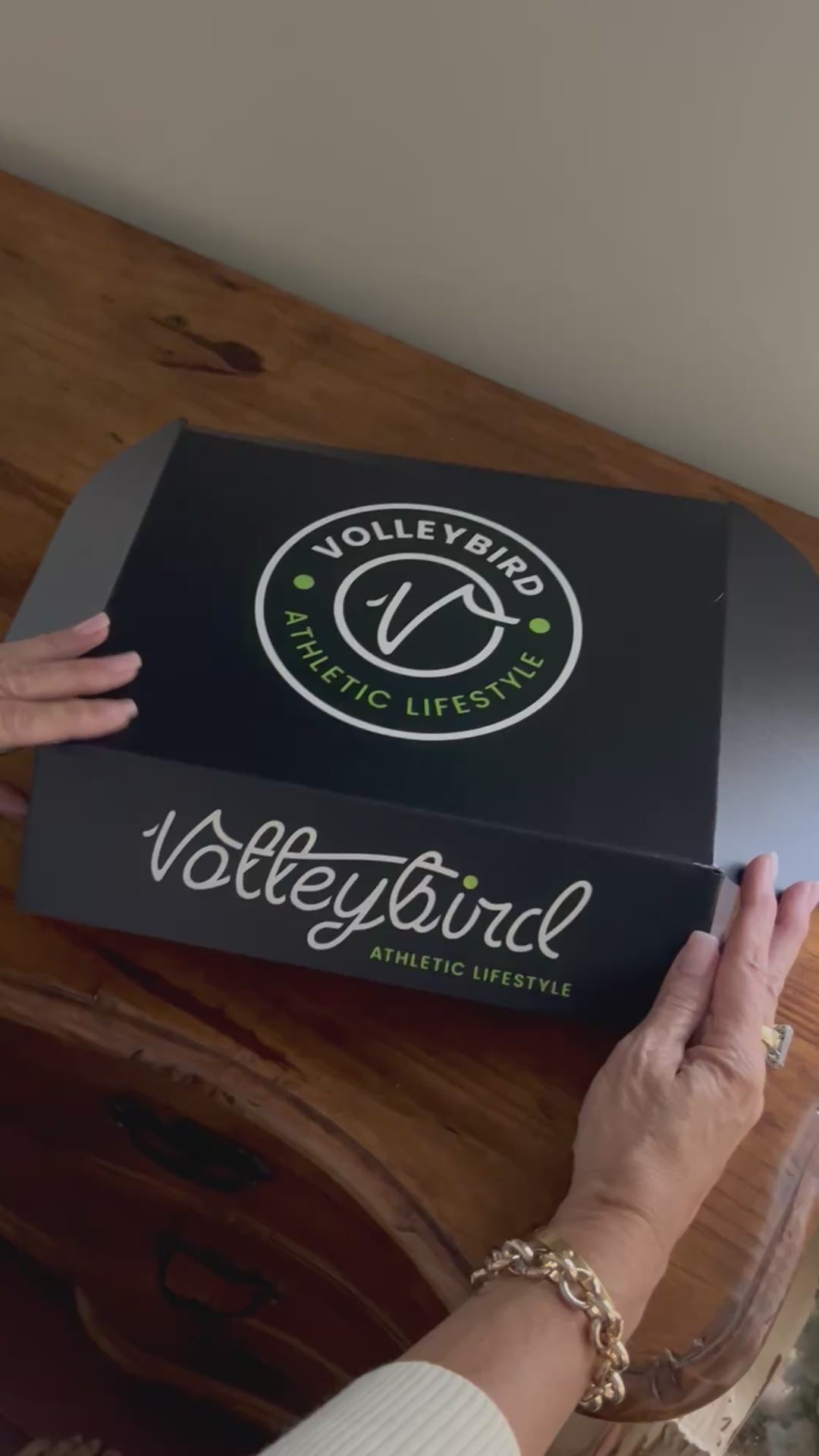 Load video: padel box unopening